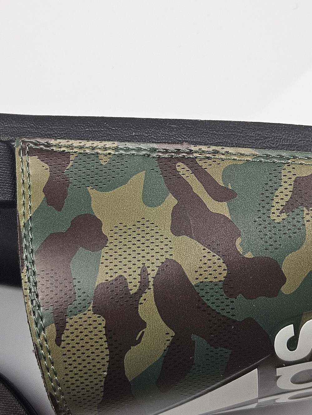 Adidas Men's Adilette Camouflage Slide Sandals in Black and Green Size 11 - Picture 5 of 8